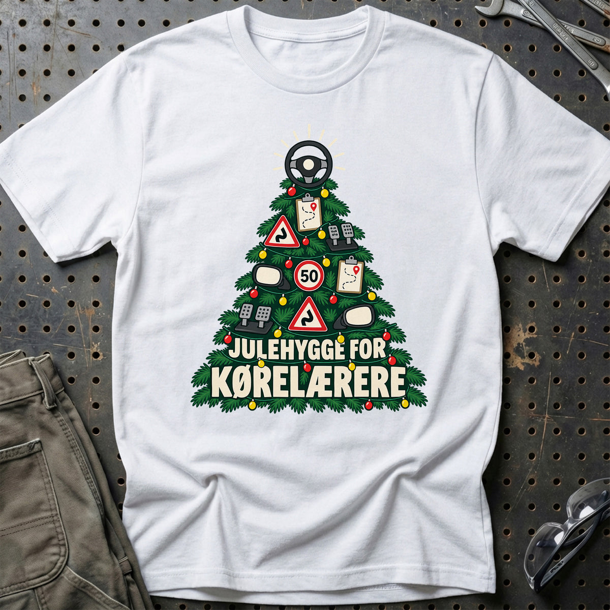 
Kørelærer – Julehygge – Unisex T-Shirt – Hvid