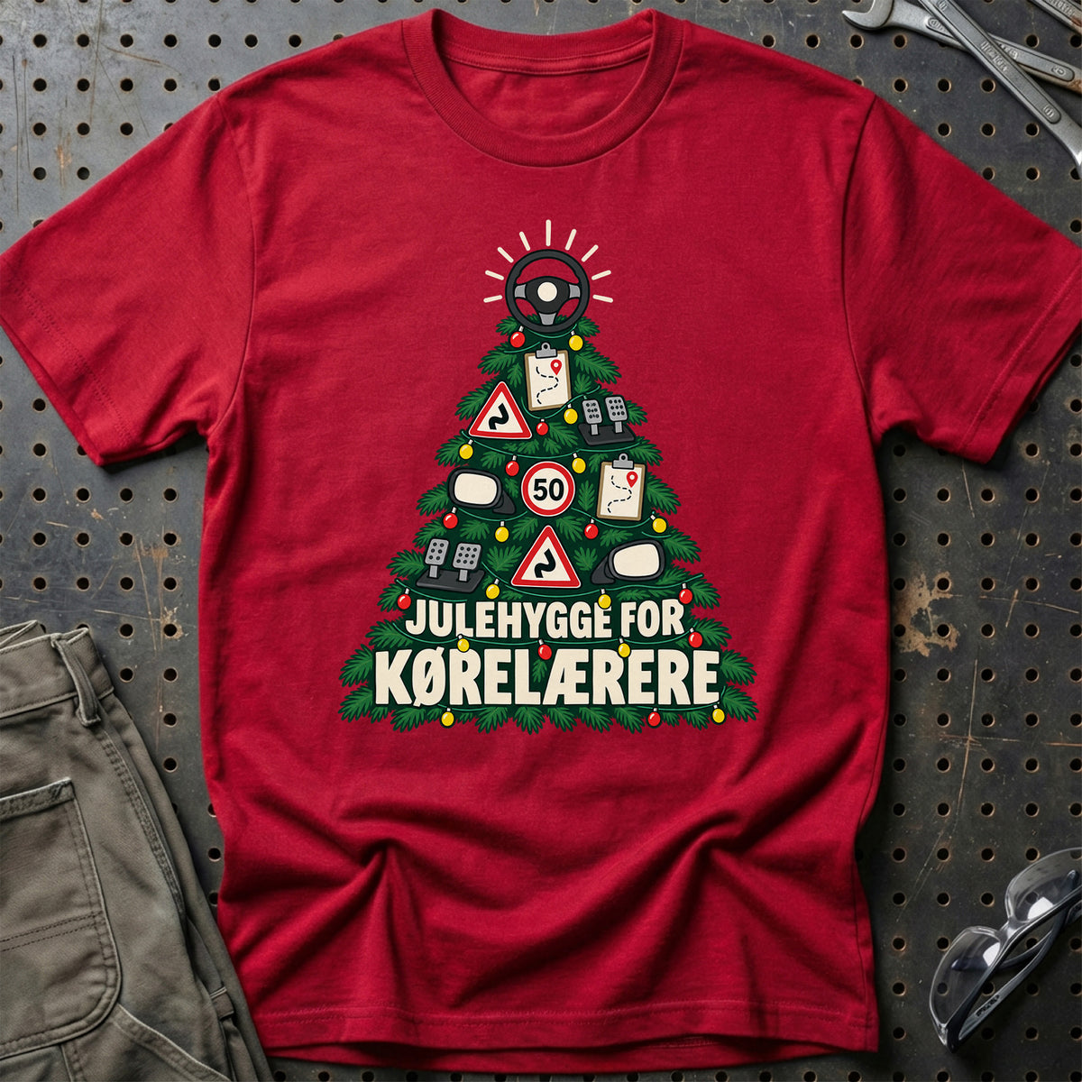 
Kørelærer – Julehygge – Unisex T-Shirt – Rød