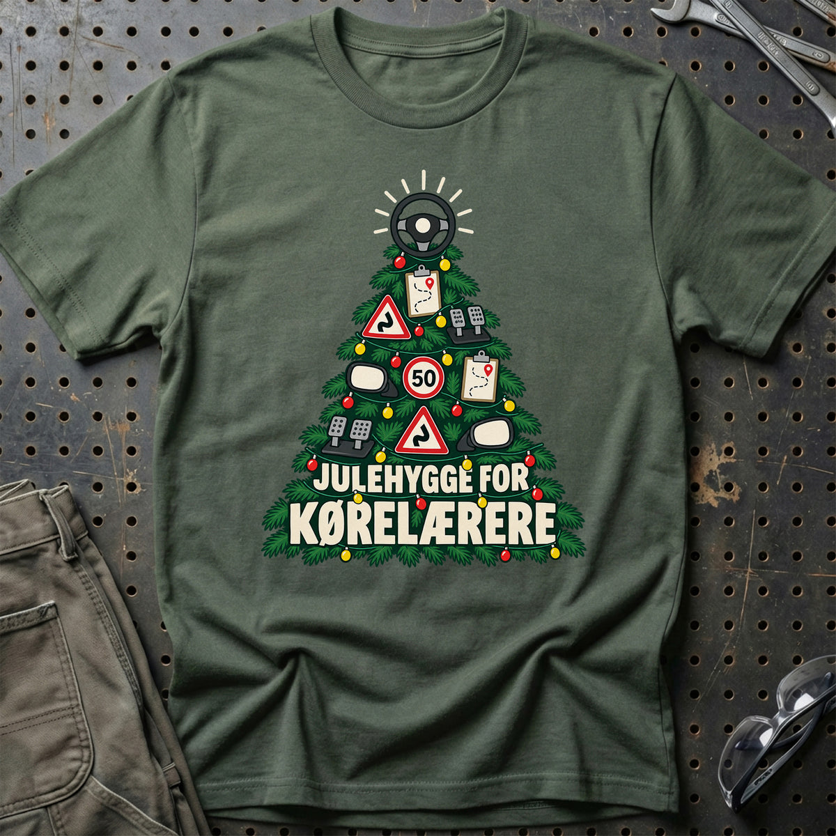 
Kørelærer – Julehygge – Unisex T-Shirt – Grøn Militær