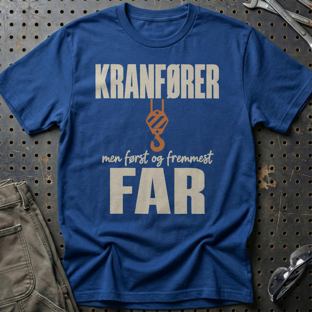 
Produktbillede af Kranfører – Men Først Og Fremmest Far T-Shirt