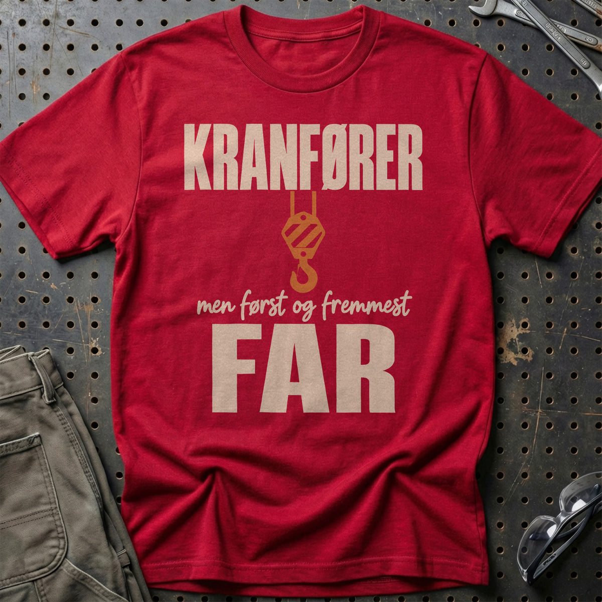 
Produktbillede af Kranfører – Men Først Og Fremmest Far T-Shirt