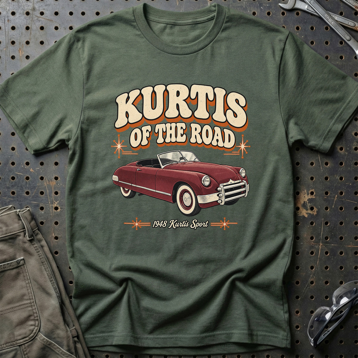 
Kurtis Sport 1948 – Kurtis of the Road T-Shirt – Grøn Militær