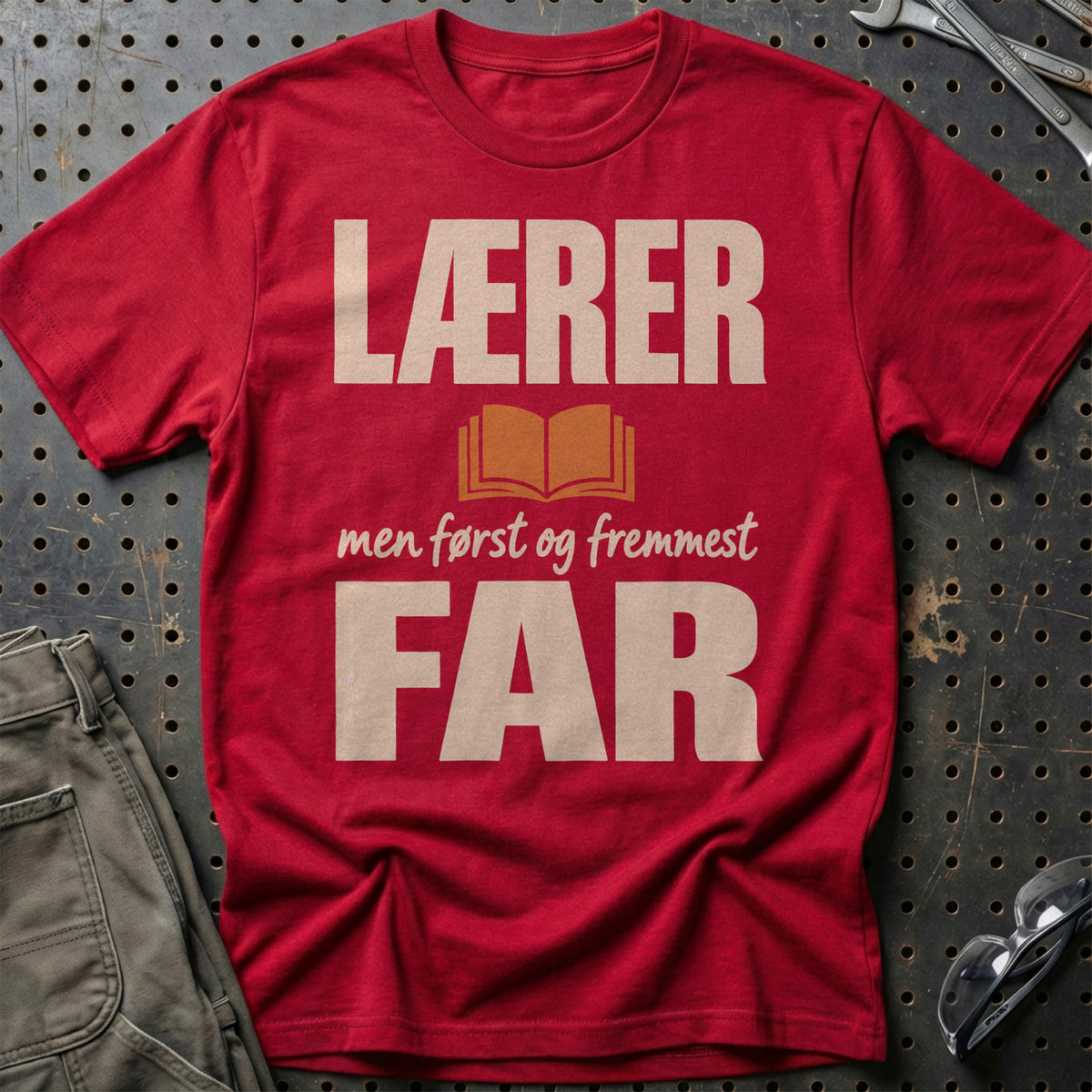 
Produktbillede af Lærer – Men Først Og Fremmest Far T-Shirt