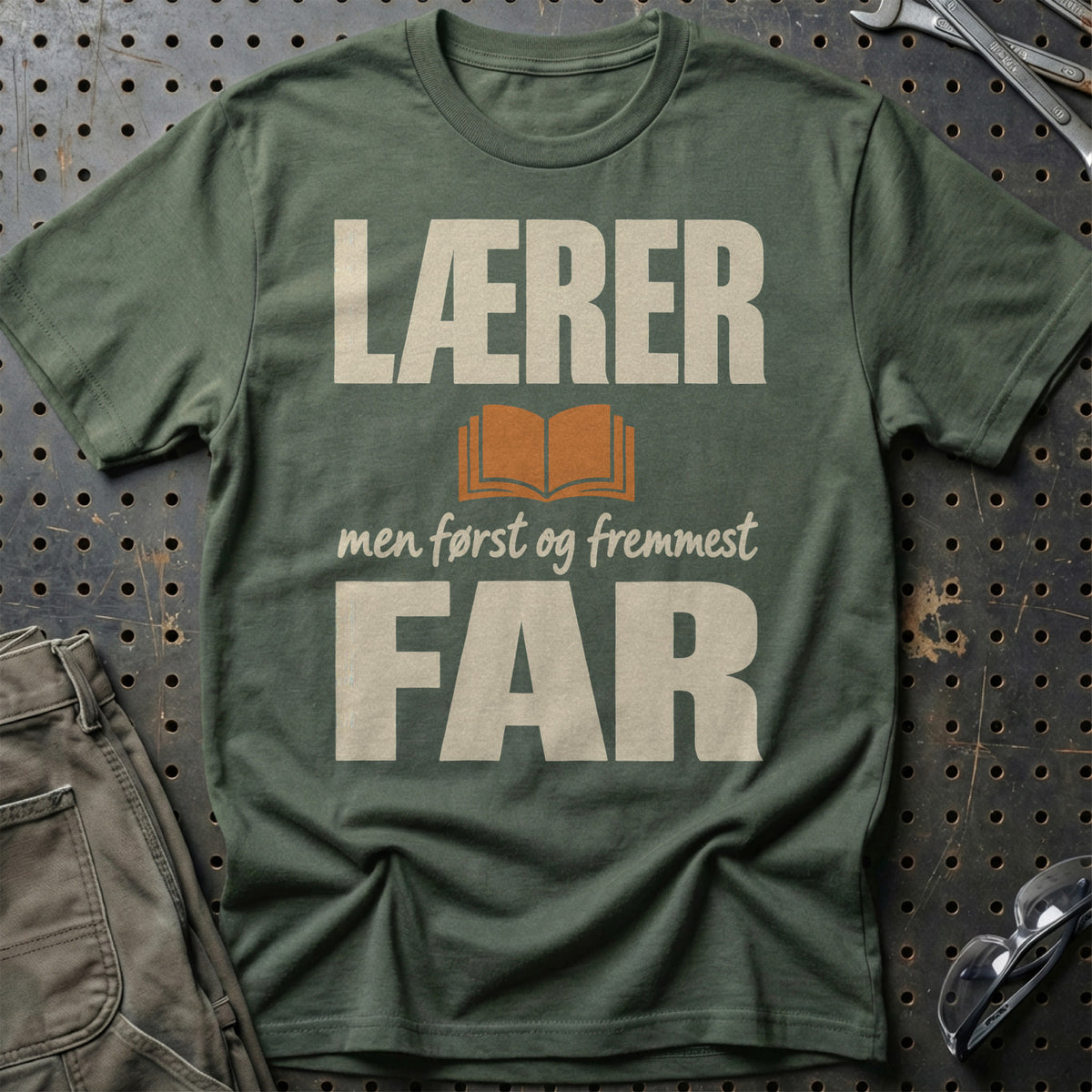 
Produktbillede af Lærer – Men Først Og Fremmest Far T-Shirt