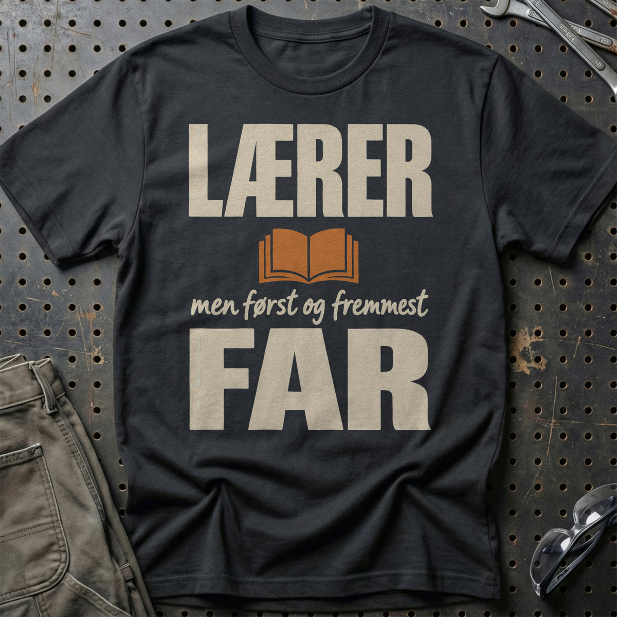 
Produktbillede af Lærer – Men Først Og Fremmest Far T-Shirt