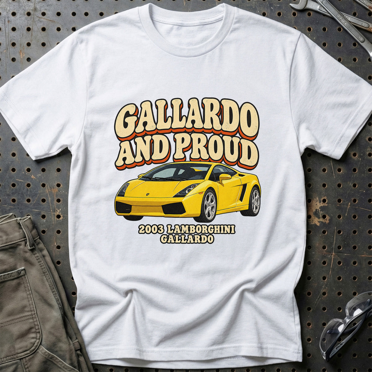 
Lamborghini Gallardo 2003 – Gallardo and Proud T-Shirt – Hvid