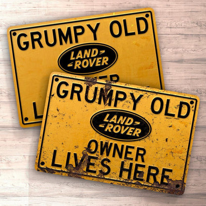 Land Rover Grumpy Old Land Rover Owner Lives Here Skilte, Musemåtte, Dørmåtte , Plakat-Skilte-Land Rover-Garage Culture Shop- garage - man cave - merchandise