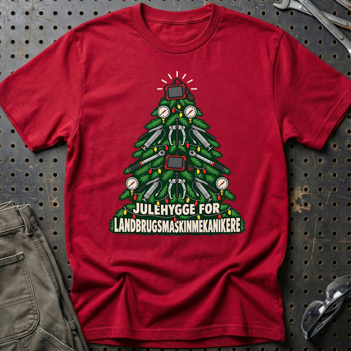 
Landbrugsmaskinmekaniker – Julehygge – Unisex T-Shirt – Rød
