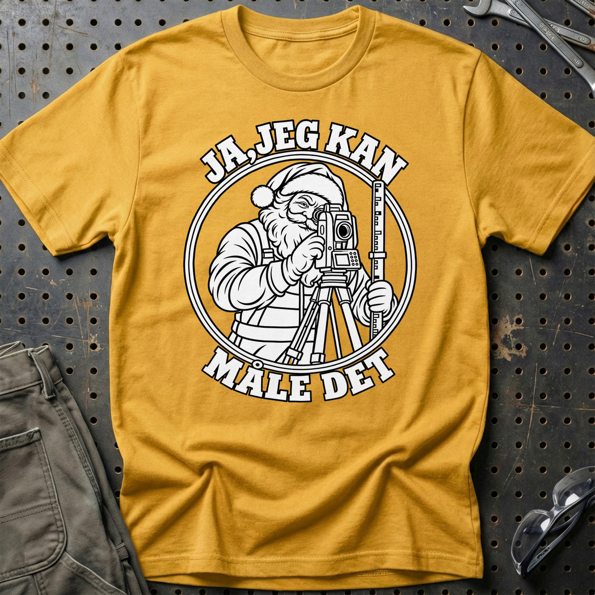 
Landmåler – Santa Kan Det – Jul T-Shirt – Guld