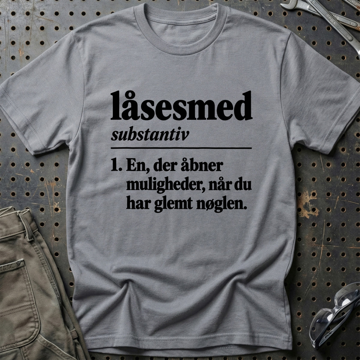
Låsesmed – Definition T-Shirt – Grå Sport