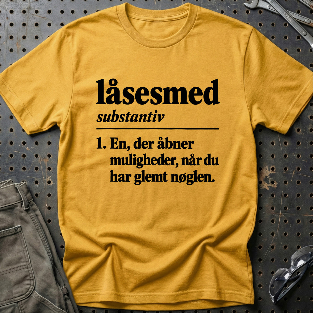 
Låsesmed – Definition T-Shirt – Guld