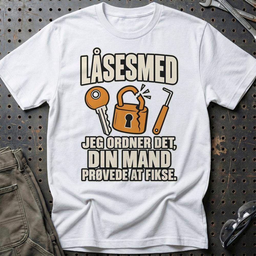 
Produktbillede af Låsesmed – Jeg Ordner Det, Din Mand Prøvede At Fikse T-Shirt