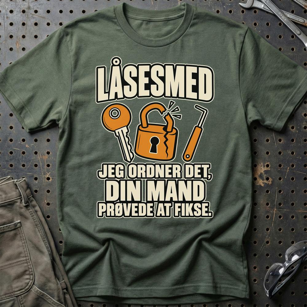 
Produktbillede af Låsesmed – Jeg Ordner Det, Din Mand Prøvede At Fikse T-Shirt