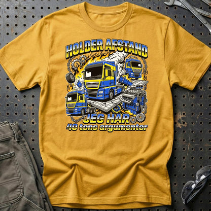 Lastbilchauffør Holder Afstand, Jeg Har 40 Tons Argumenter - Unisex T-Shirt , Bomuld-Beklædning-Garage Culture-Guld-S-Garage Culture Shop- garage - man cave - merchandise