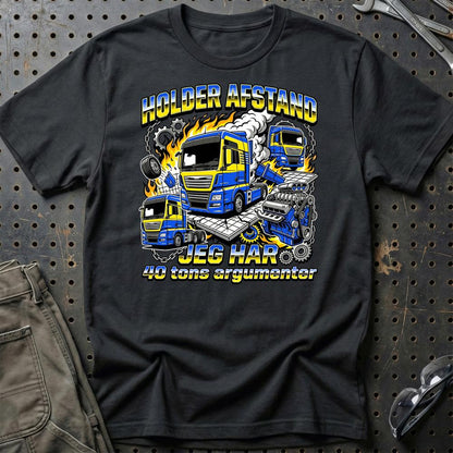 Lastbilchauffør Holder Afstand, Jeg Har 40 Tons Argumenter - Unisex T-Shirt , Bomuld-Beklædning-Garage Culture-Sort-S-Garage Culture Shop- garage - man cave - merchandise