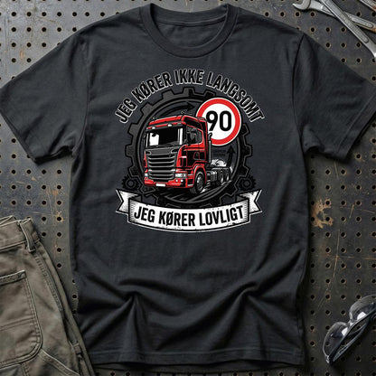 Lastbilchauffør Jeg Kører Ikke Langsomt, Jeg Kører Lovligt - Unisex T-Shirt , Bomuld-Beklædning-Garage Culture-Sort-S-Garage Culture Shop- garage - man cave - merchandise