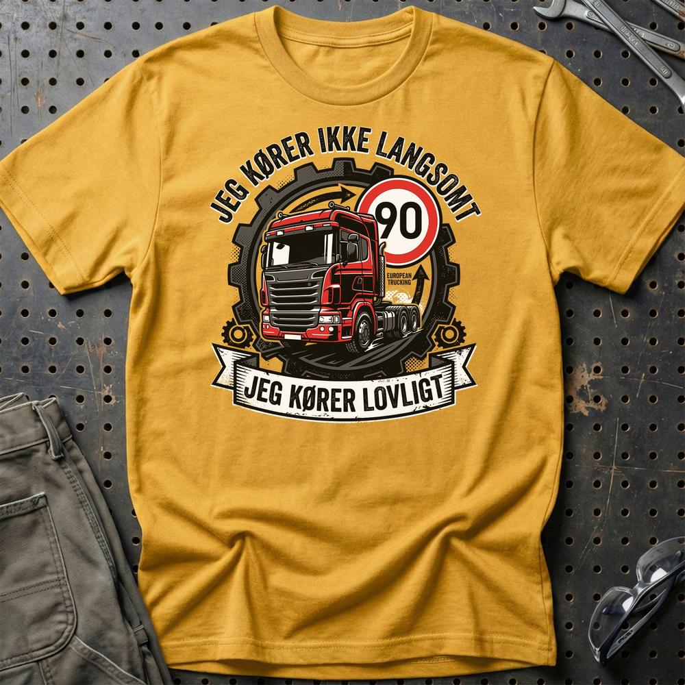 Lastbilchauffør Jeg Kører Ikke Langsomt, Jeg Kører Lovligt - Unisex T-Shirt , Bomuld-Beklædning-Garage Culture-Guld-S-Garage Culture Shop- garage - man cave - merchandise