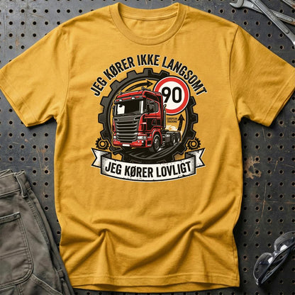 Lastbilchauffør Jeg Kører Ikke Langsomt, Jeg Kører Lovligt - Unisex T-Shirt , Bomuld-Beklædning-Garage Culture-Guld-S-Garage Culture Shop- garage - man cave - merchandise