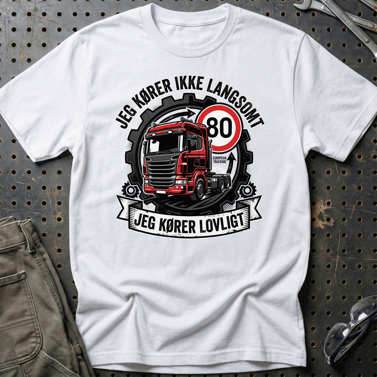 
Produktbillede af Lastbilchauffør Jeg Kører Ikke Langsomt, Jeg Kører Lovligt T-Shirt