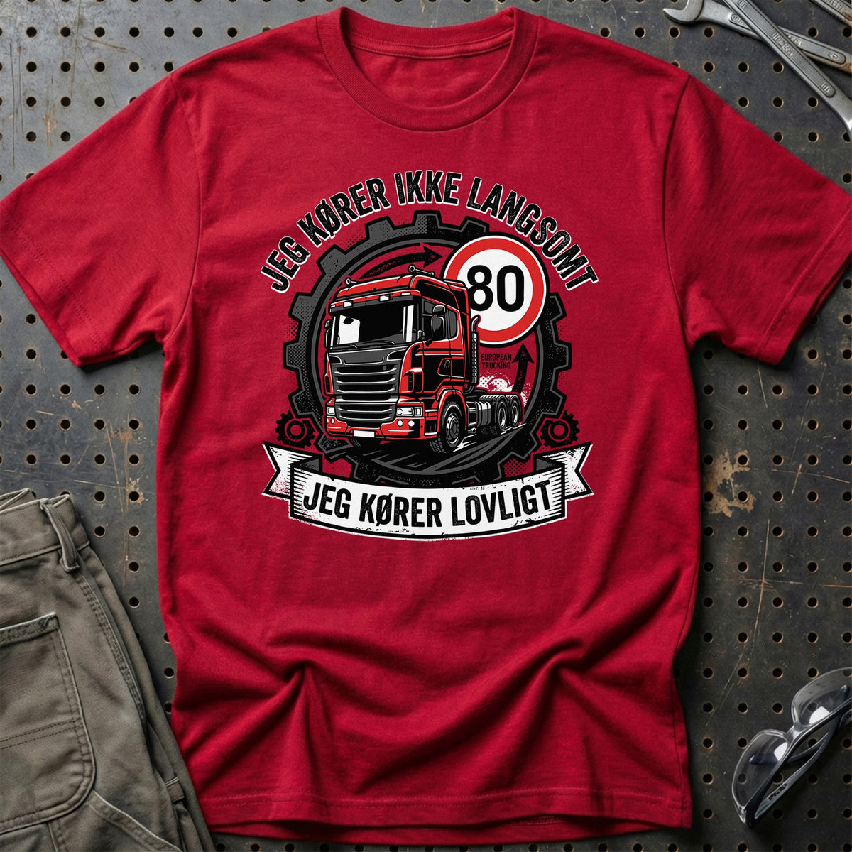 
Produktbillede af Lastbilchauffør Jeg Kører Ikke Langsomt, Jeg Kører Lovligt T-Shirt