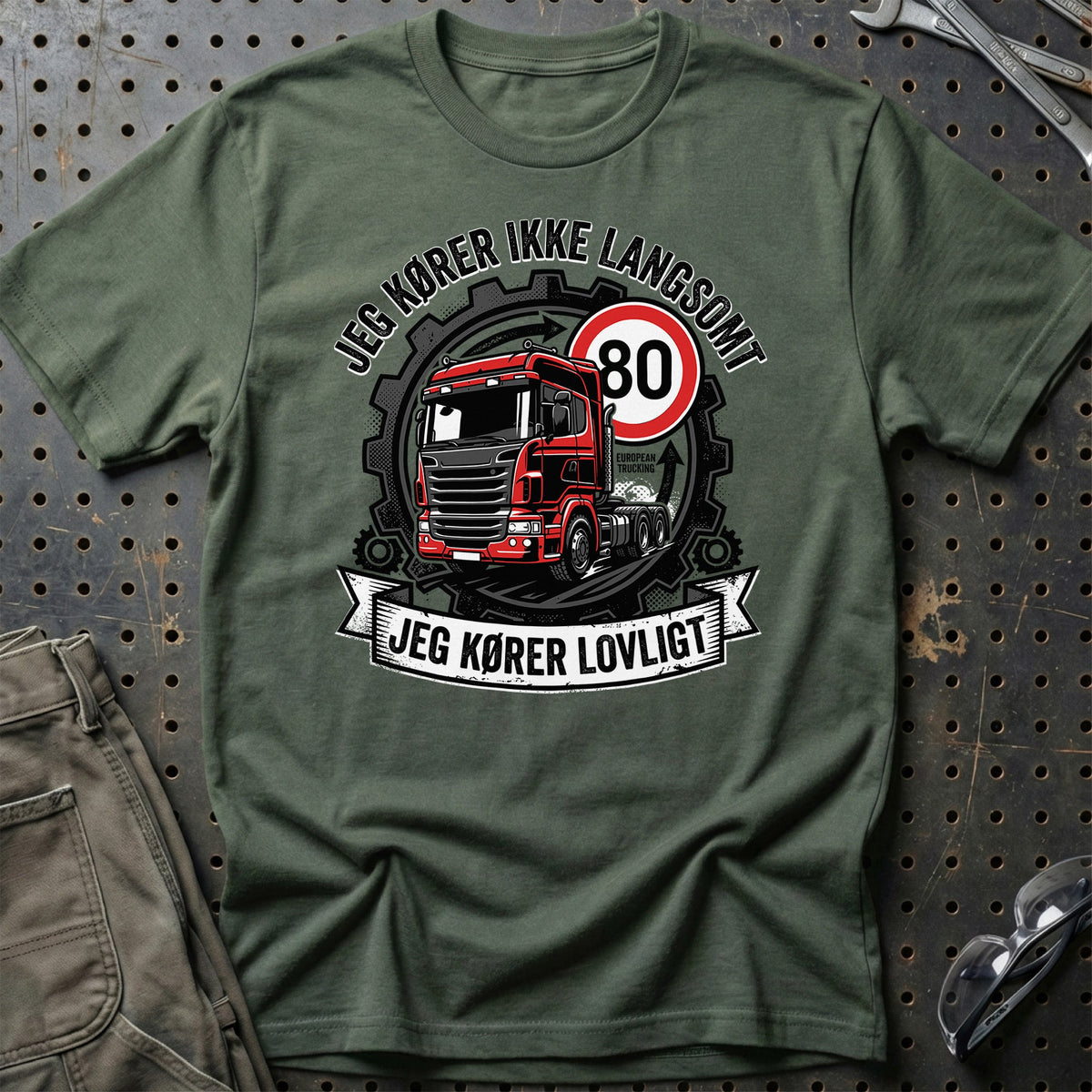 
Produktbillede af Lastbilchauffør Jeg Kører Ikke Langsomt, Jeg Kører Lovligt T-Shirt