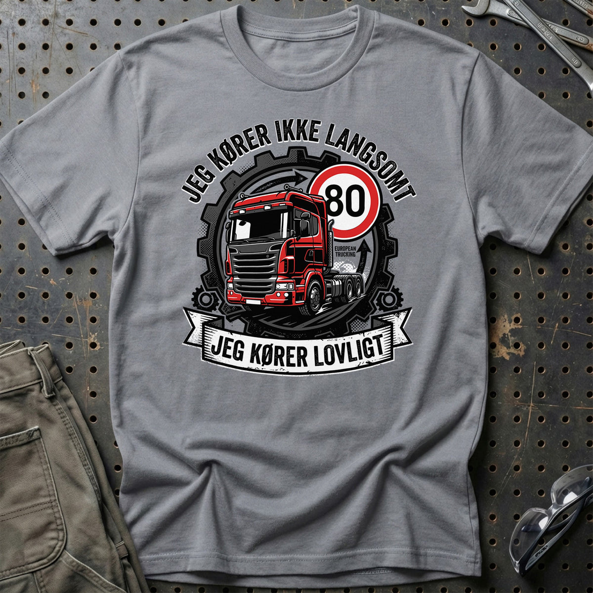 
Produktbillede af Lastbilchauffør Jeg Kører Ikke Langsomt, Jeg Kører Lovligt T-Shirt