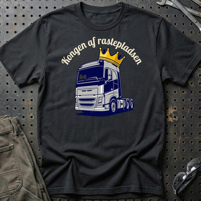 Lastbilchauffør Kongen af Rastepladsen - Unisex T-Shirt , Bomuld-Beklædning-Garage Culture-Sort-S-Garage Culture Shop- garage - man cave - merchandise