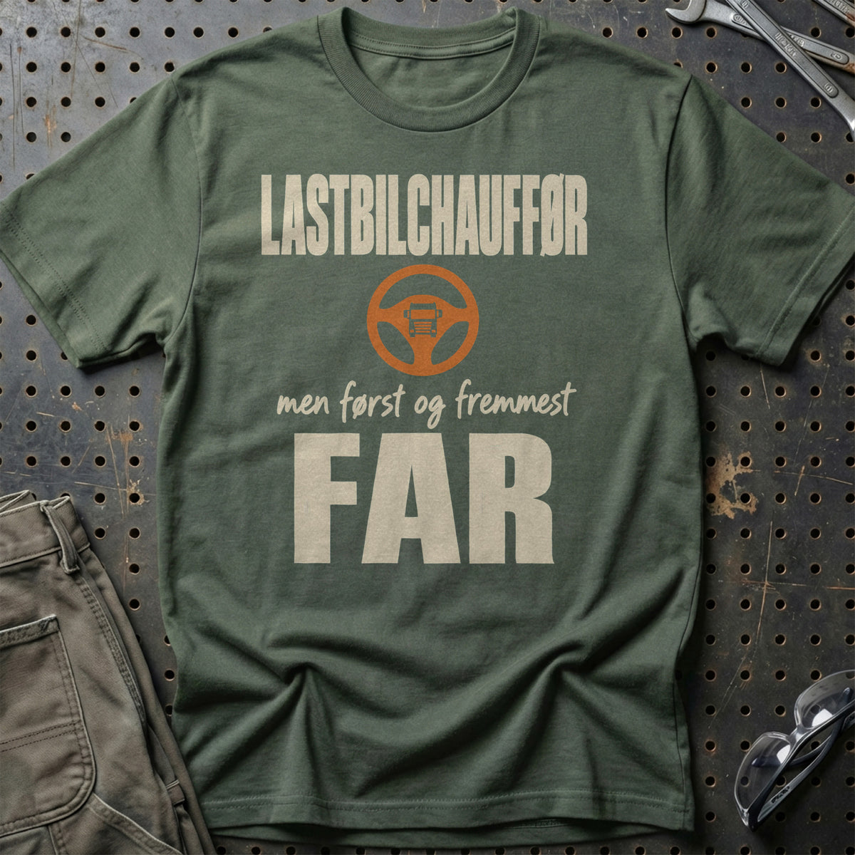 
Produktbillede af Lastbilchauffør – Men Først Og Fremmest Far T-Shirt