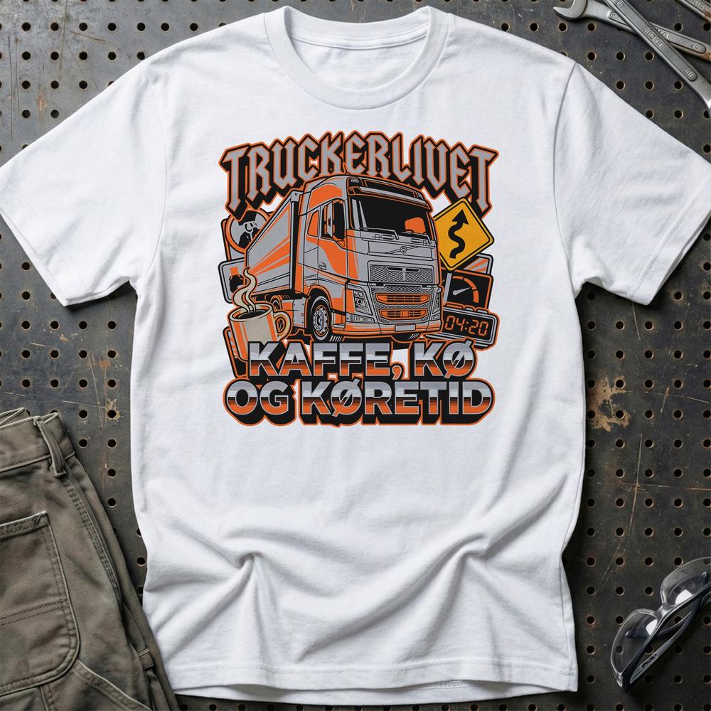 Lastbilchauffør Truckerlivet, Kaffe, Kø og Køretid - Unisex T-Shirt , Bomuld-Beklædning-Garage Culture-Hvid-S-Garage Culture Shop- garage - man cave - merchandise