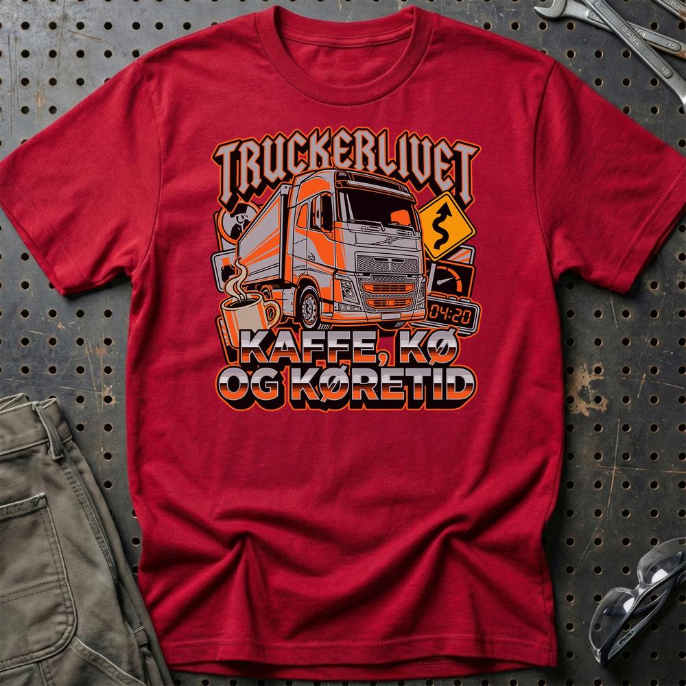 Lastbilchauffør Truckerlivet, Kaffe, Kø og Køretid - Unisex T-Shirt , Bomuld-Beklædning-Garage Culture-Rød-S-Garage Culture Shop- garage - man cave - merchandise