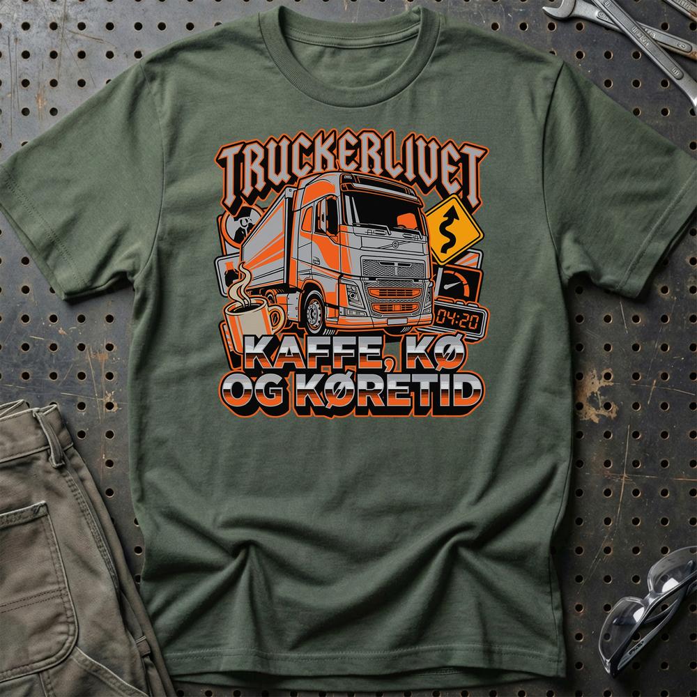 Lastbilchauffør Truckerlivet, Kaffe, Kø og Køretid - Unisex T-Shirt , Bomuld-Beklædning-Garage Culture-Grøn Militær-S-Garage Culture Shop- garage - man cave - merchandise
