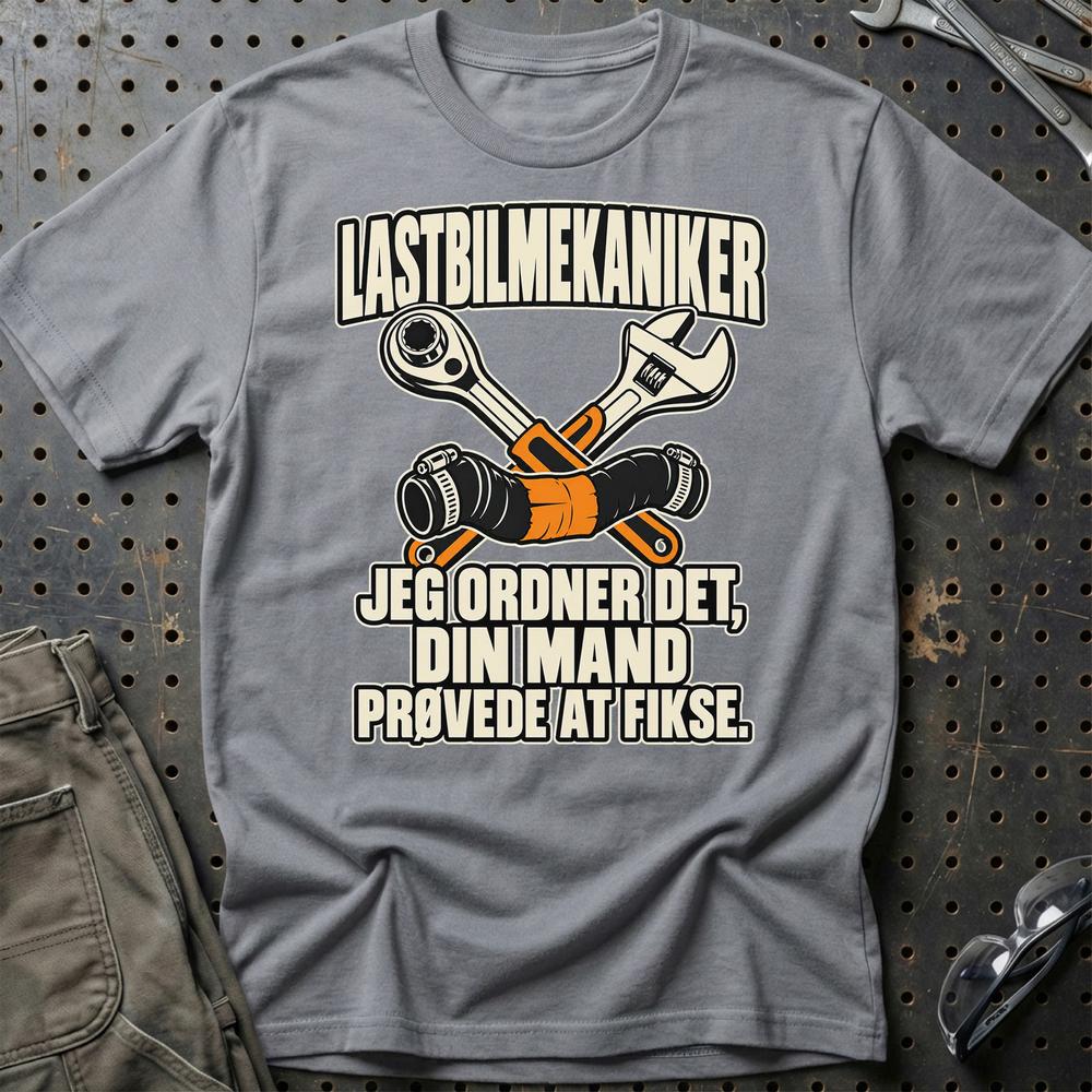 
Produktbillede af Lastbilmekaniker – Jeg Ordner Det, Din Mand Prøvede At Fikse T-Shirt