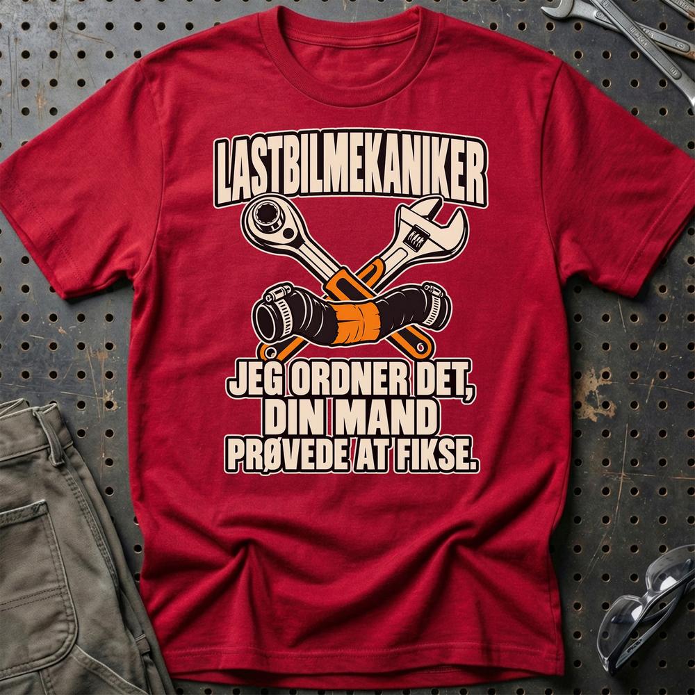 
Produktbillede af Lastbilmekaniker – Jeg Ordner Det, Din Mand Prøvede At Fikse T-Shirt