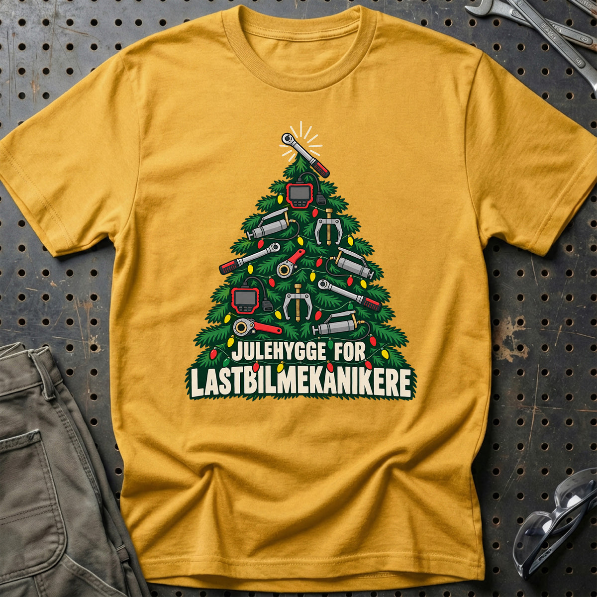 
Lastbilmekaniker – Julehygge – Unisex T-Shirt – Guld