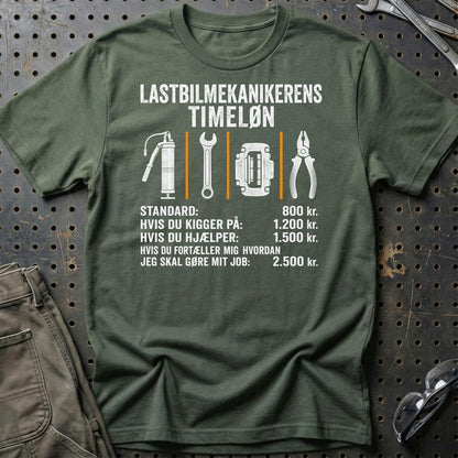 Lastbilmekanikerens Timeløn – Unisex T-Shirt, Bomuld-Beklædning-Garage Culture-Grøn Militær-S-Garage Culture Shop- garage - man cave - merchandise
