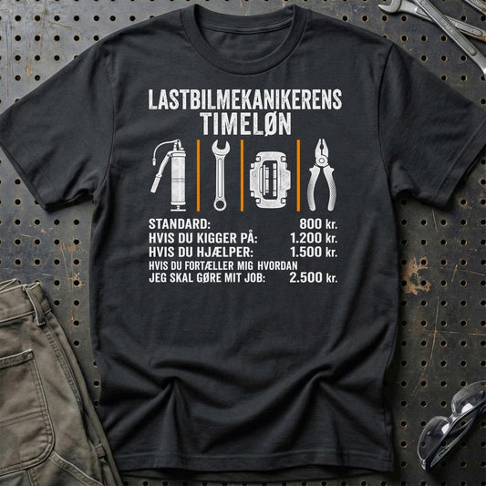 Lastbilmekanikerens Timeløn – Unisex T-Shirt, Bomuld-Beklædning-Garage Culture-Sort-S-Garage Culture Shop- garage - man cave - merchandise