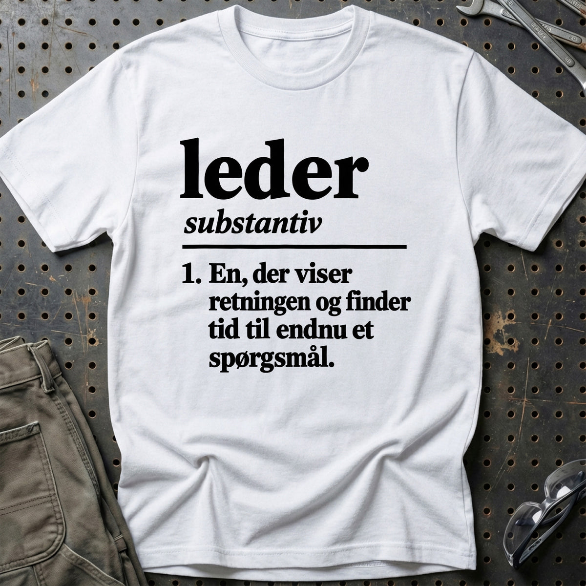 
Leder – Definition T-Shirt – Hvid