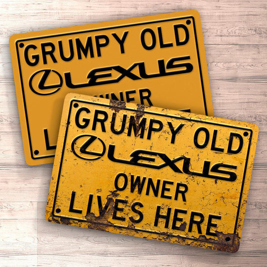 Lexus Grumpy Old Lexus Owner Lives Here Skilte, Musemåtte, Dørmåtte , Plakat-Skilte-Lexus-Garage Culture Shop- garage - man cave - merchandise