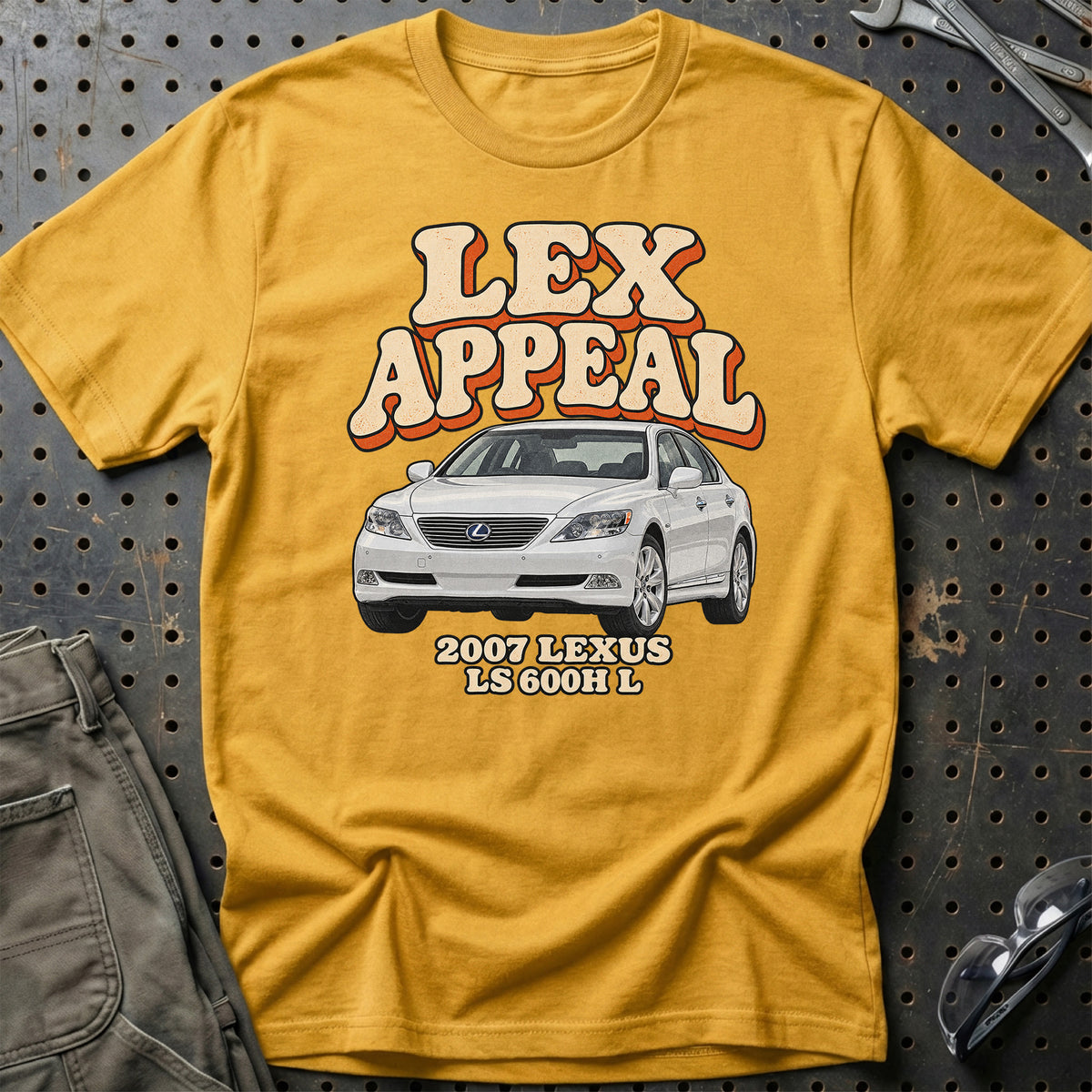
Lexus LS 600h L 2007 – Lex Appeal T-Shirt – Guld