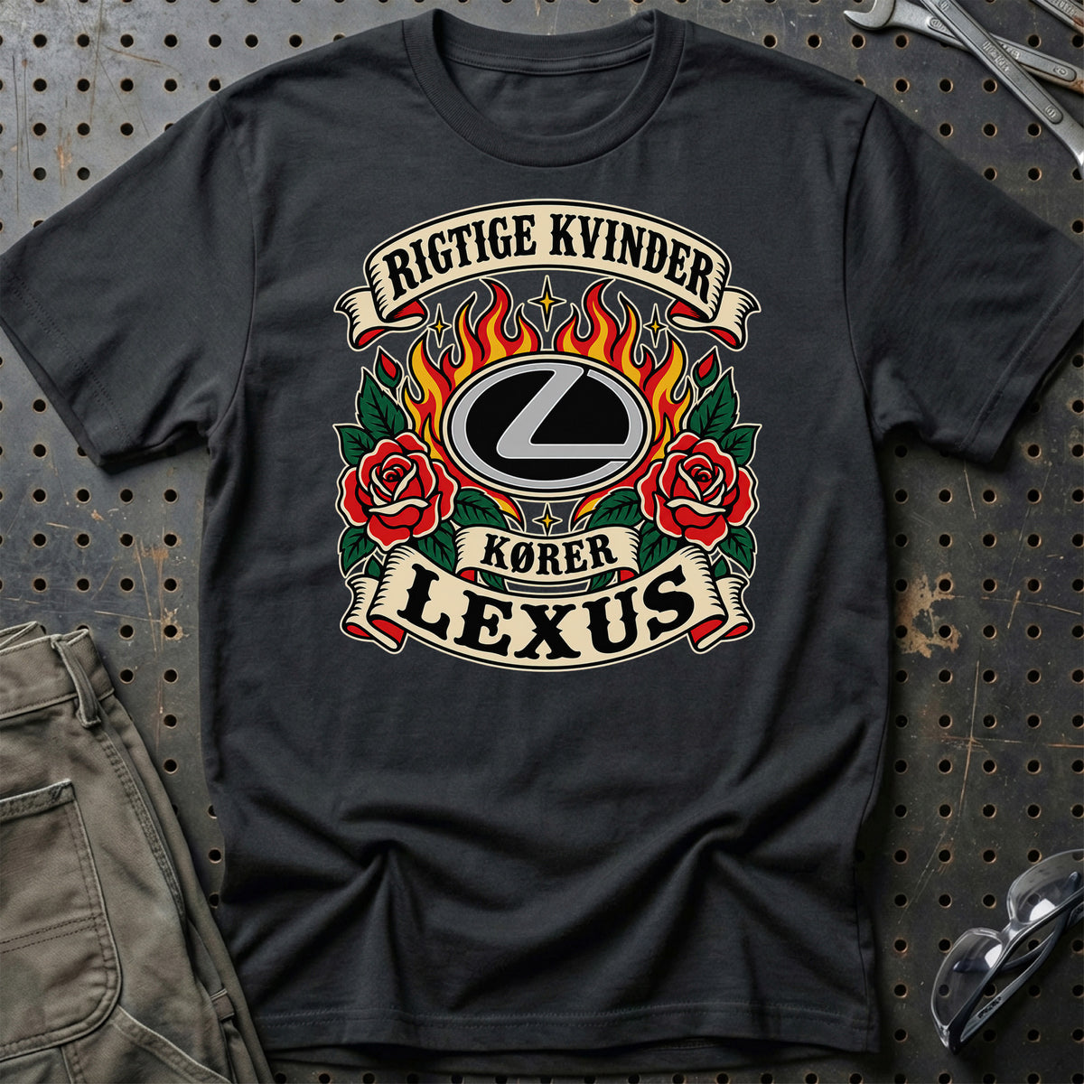 Lexus Rigtige Kvinder Kører – Roser og Flammer T-Shirt – Sort