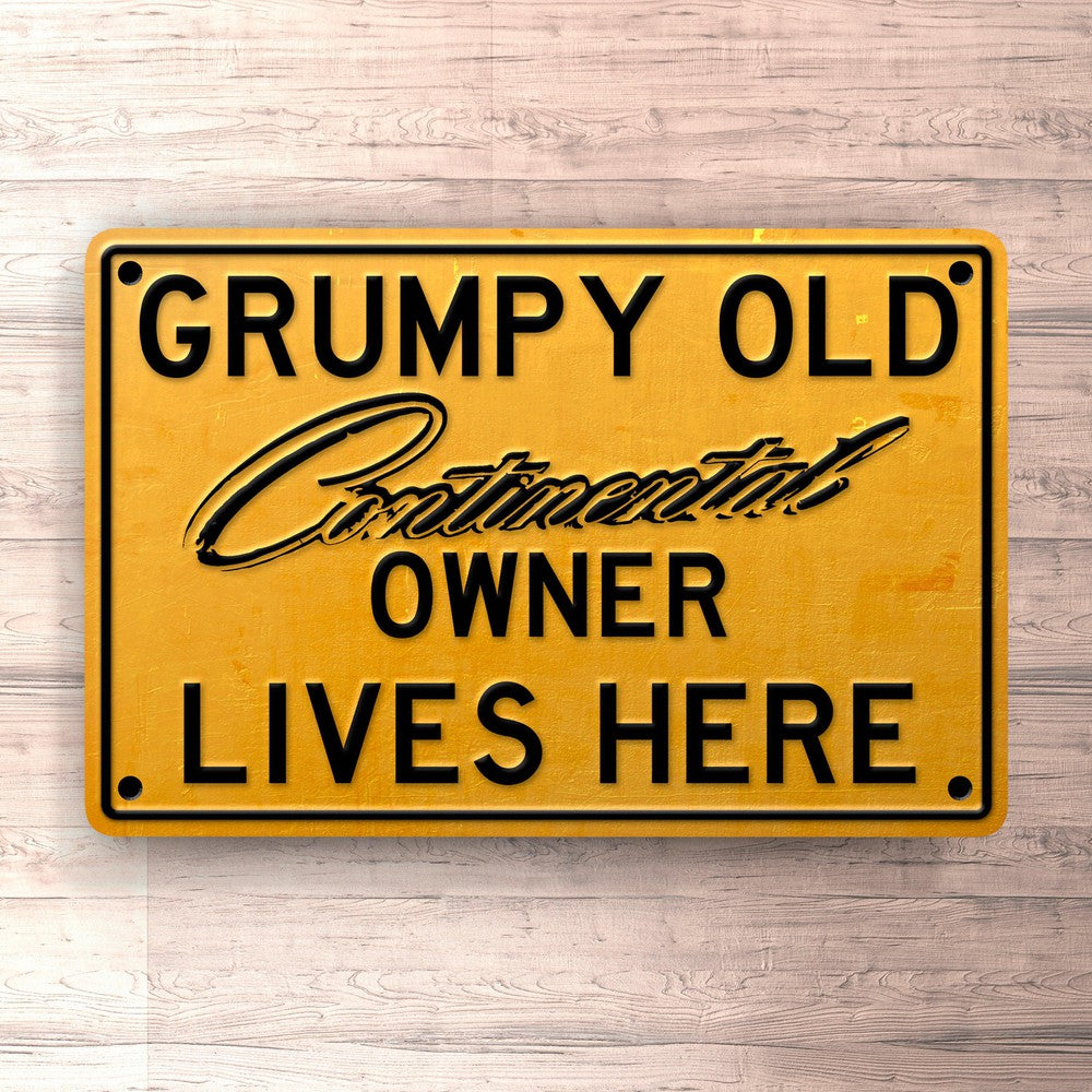 Lincoln Grumpy Old Lincoln Continental Owner Lives Here Skilte, Musemåtte, Dørmåtte-Skilte-Lincoln-Garage Culture Shop- garage - man cave - merchandise