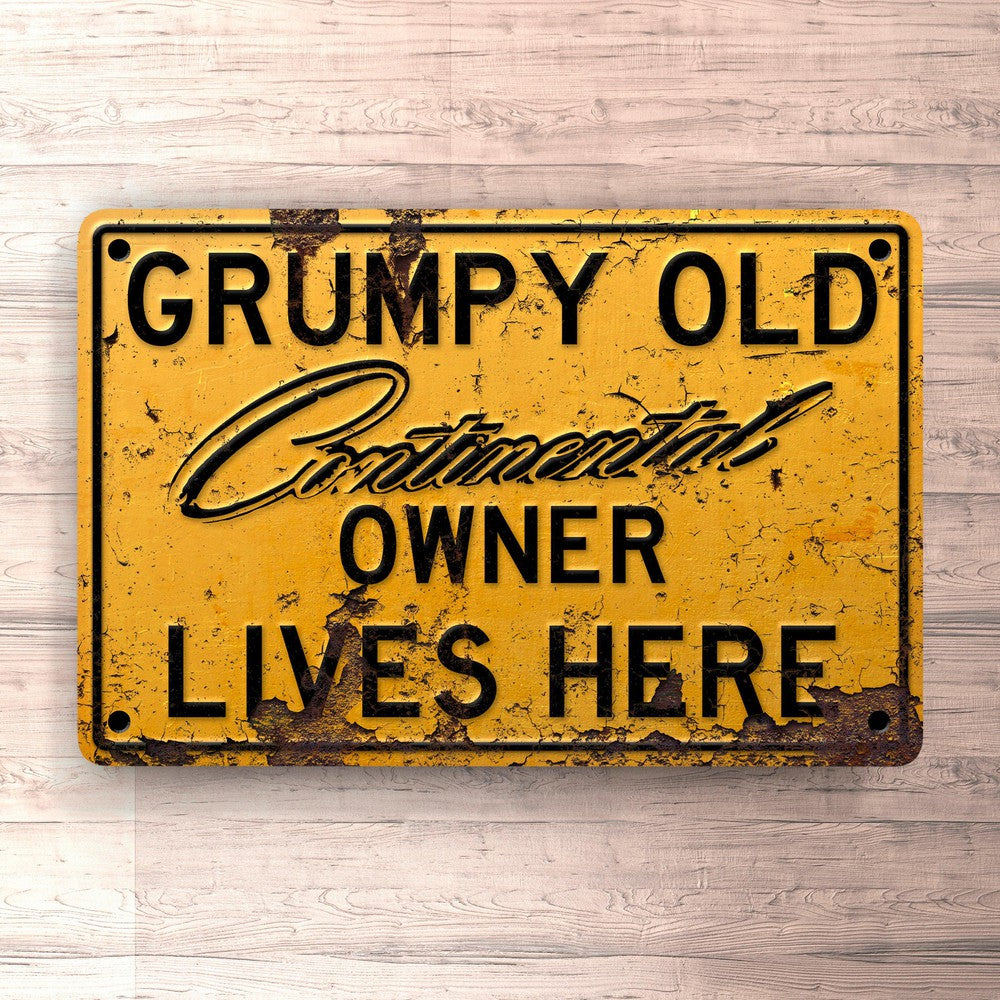 Lincoln Grumpy Old Lincoln Continental Owner Lives Here Skilte, Musemåtte, Dørmåtte-Skilte-Lincoln-Garage Culture Shop- garage - man cave - merchandise