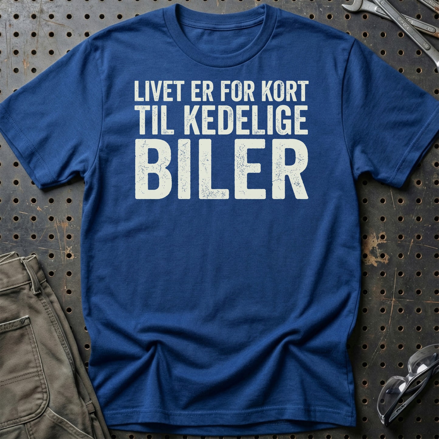Livet Er For Kort til Kedelige Biler – Dansk Bilkultur - Unisex T-Shirt , Bomuld-Beklædning-Garage Culture-Blå Royal-S-Garage Culture Shop- garage - man cave - merchandise
