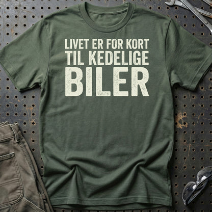 Livet Er For Kort til Kedelige Biler – Dansk Bilkultur - Unisex T-Shirt , Bomuld-Beklædning-Garage Culture-Grøn Militær-S-Garage Culture Shop- garage - man cave - merchandise