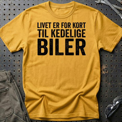Livet Er For Kort til Kedelige Biler – Dansk Bilkultur - Unisex T-Shirt , Bomuld-Beklædning-Garage Culture-Guld-S-Garage Culture Shop- garage - man cave - merchandise