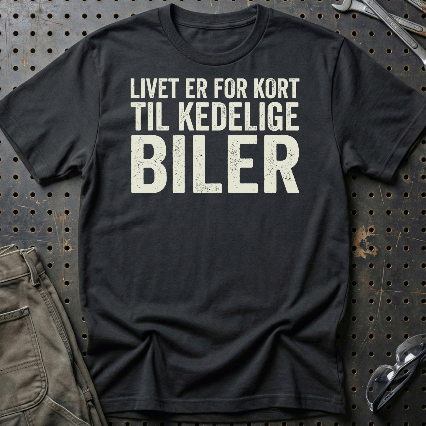 Livet Er For Kort til Kedelige Biler – Dansk Bilkultur - Unisex T-Shirt , Bomuld-Beklædning-Garage Culture-Sort-S-Garage Culture Shop- garage - man cave - merchandise