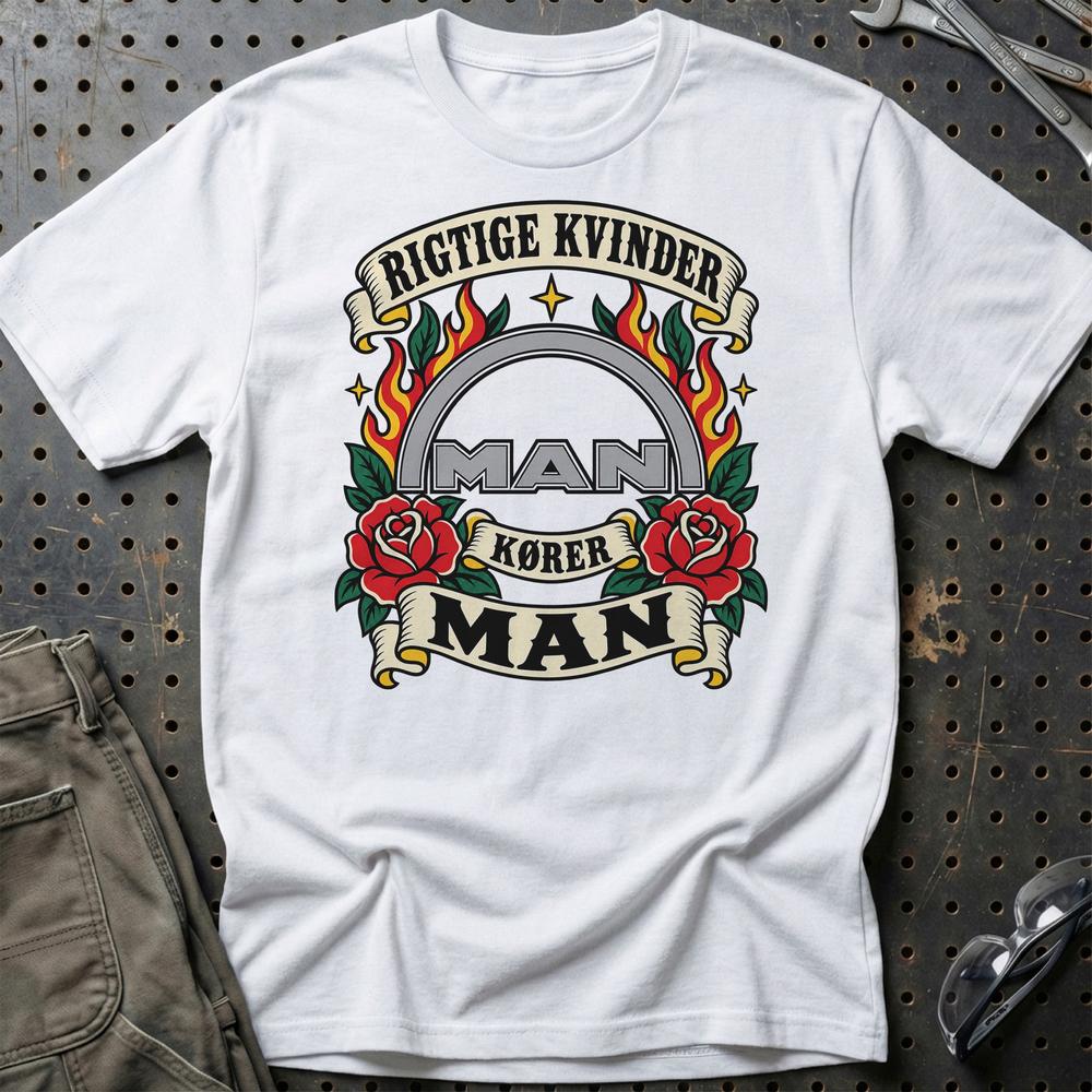 
Produktbillede af MAN Rigtige Kvinder Kører – Roser og Flammer T-Shirt