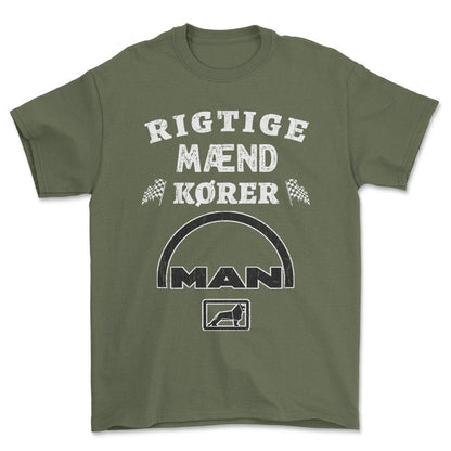 MAN Rigtige Mænd Kører - Unisex T-Shirt , Bomuld-Beklædning-Man-Grøn Militær-S-Forside-Garage Culture Shop- garage - man cave - merchandise