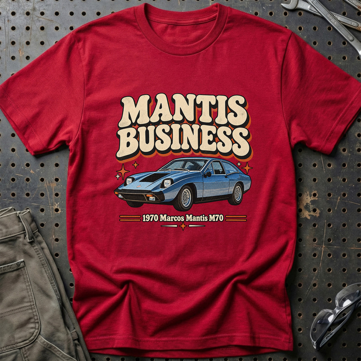 
Marcos Mantis M70 1970 – Mantis Business T-Shirt – Rød