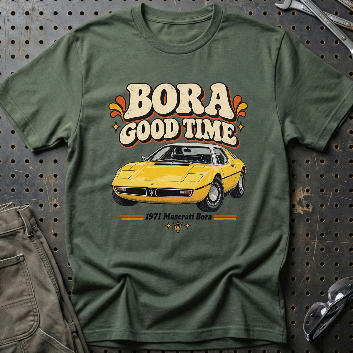 
Maserati Bora 1971 – Bora Good Time T-Shirt – Grøn Militær